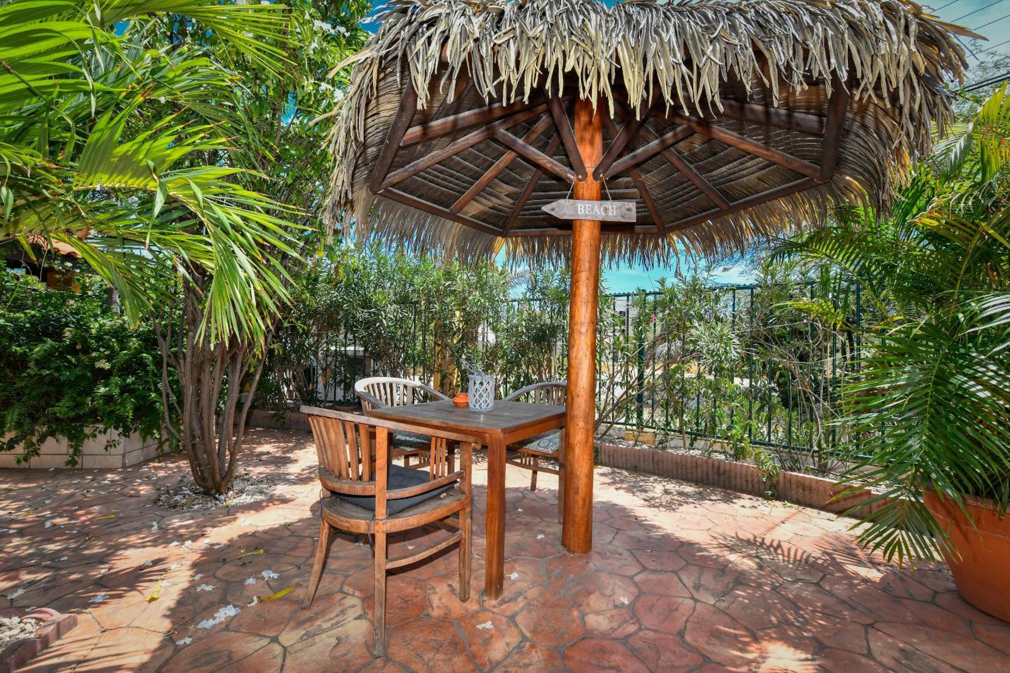 Brisas Studio Apartments (Adults Only) パームビーチ エクステリア 写真