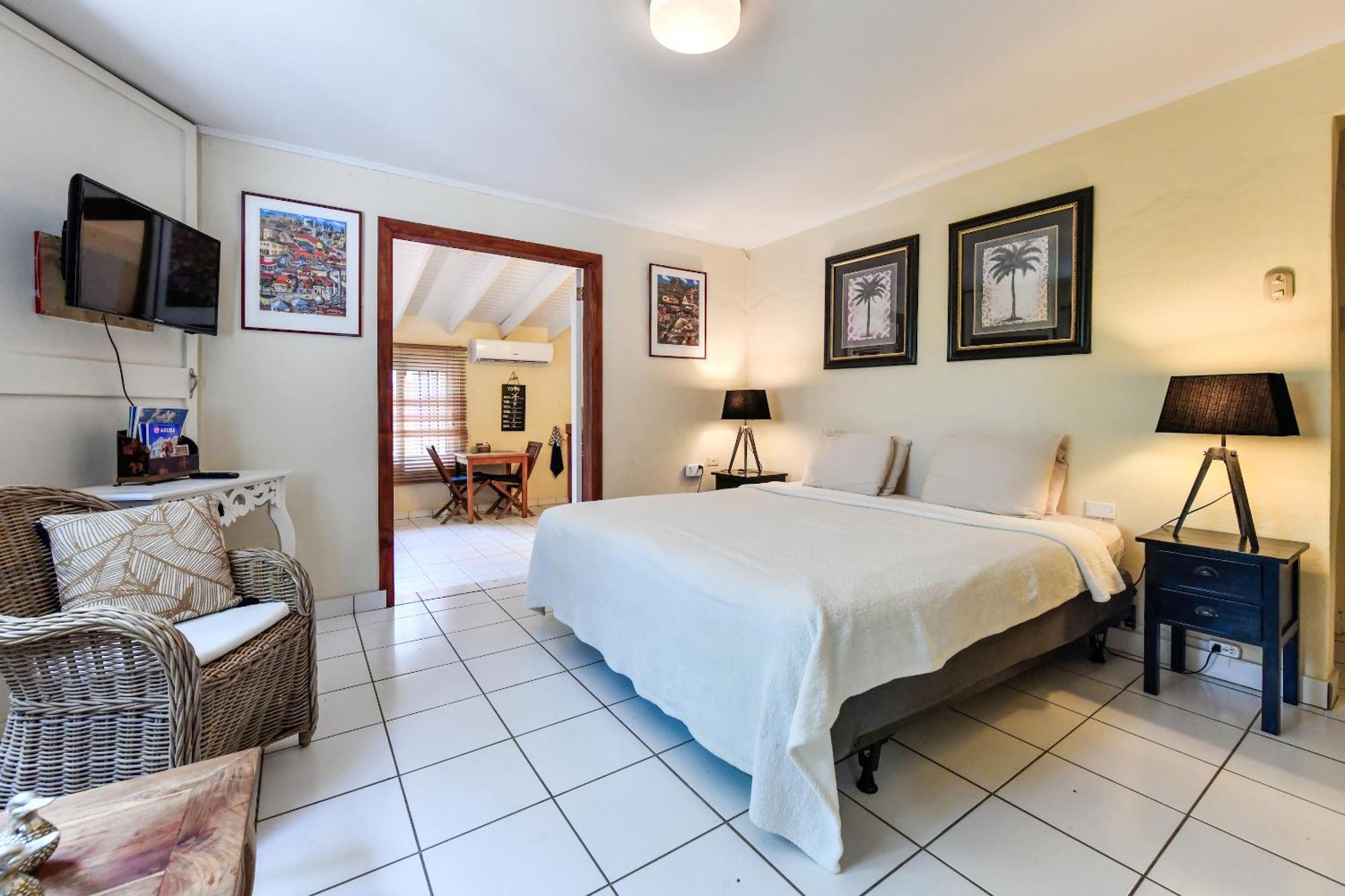 Brisas Studio Apartments (Adults Only) パームビーチ エクステリア 写真
