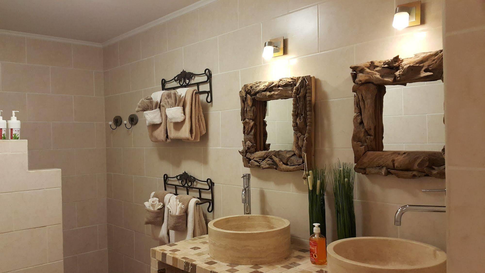 Brisas Studio Apartments (Adults Only) パームビーチ エクステリア 写真